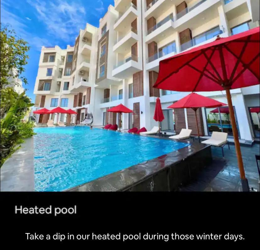 Imperial Pool View *